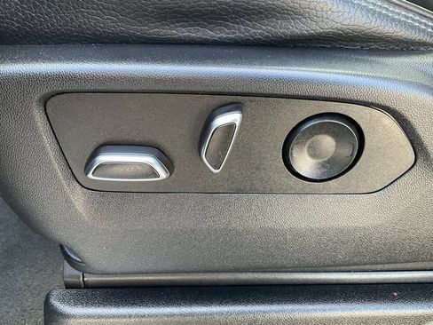 Used 2022 GMC Yukon XL Denali image 6