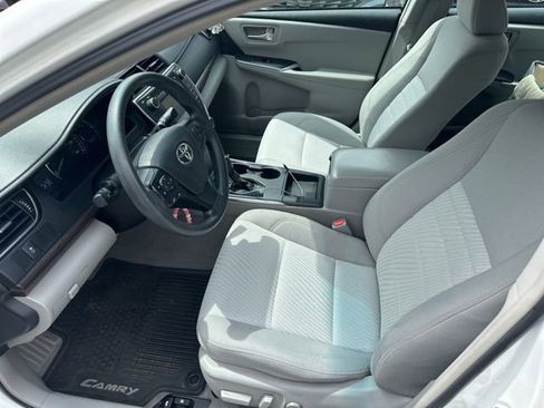 Used 2015 Toyota Camry LE FWD image 5