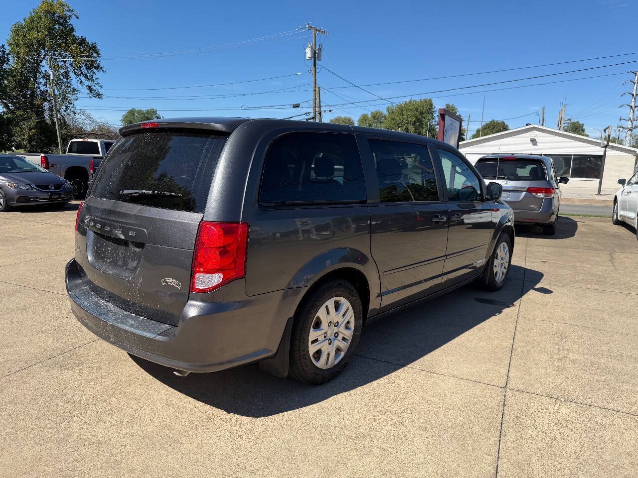 Used 2016 Dodge Grand Caravan SE w/ Quick Order Package 29E SE FWD image 4