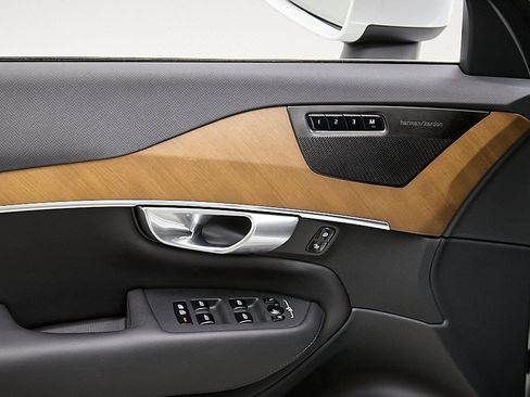 Certified 2023 Volvo XC90 B5 Plus w/ Protection Package Premier image 12