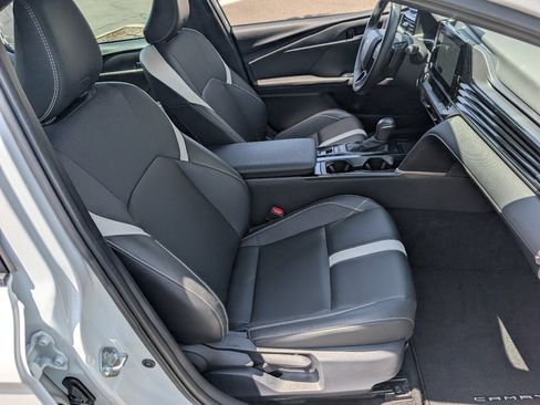 Used 2025 Toyota Camry SE w/ Convenience Package FWD image 8