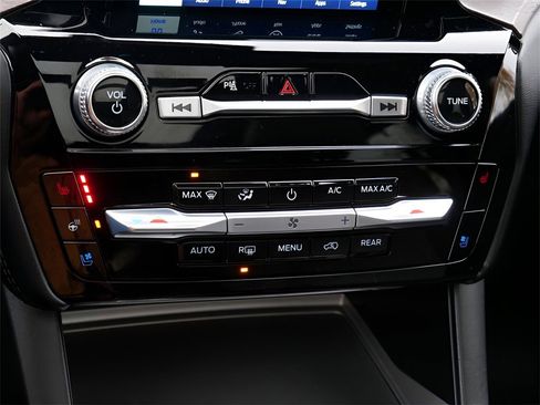 Used 2023 Ford Explorer Platinum w/ Technology Package image 23