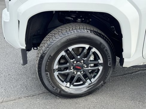 Used 2025 Toyota Tacoma TRD Sport image 39