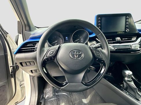 Used 2021 Toyota C-HR XLE FWD image 11