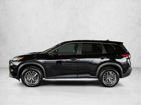 Used 2023 Nissan Rogue S image 2