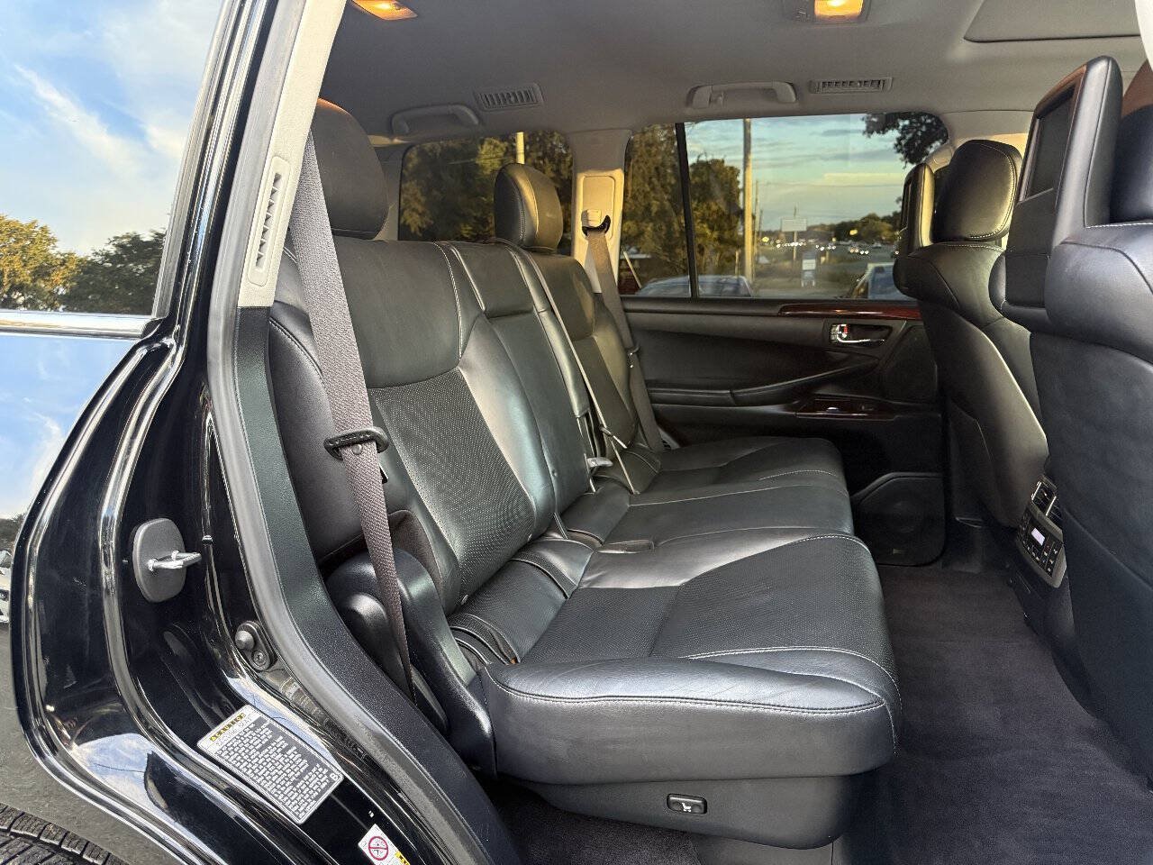 Used 2014 Lexus LX 570 4WD image 17