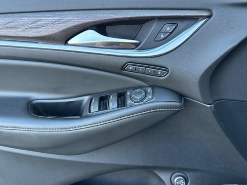 Certified 2024 Buick Enclave Avenir FWD image 11