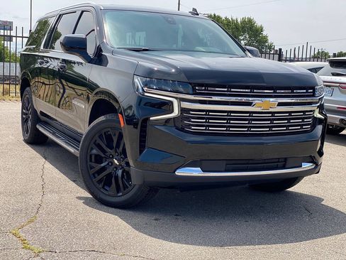 Used 2021 Chevrolet Suburban LT w/ Rear Media and Nav Package AWD/4WD image 1