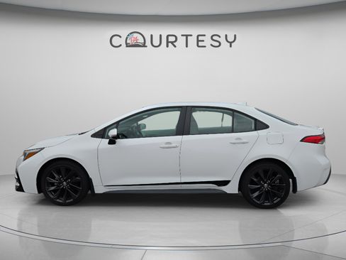 Certified 2024 Toyota Corolla SE FWD image 2