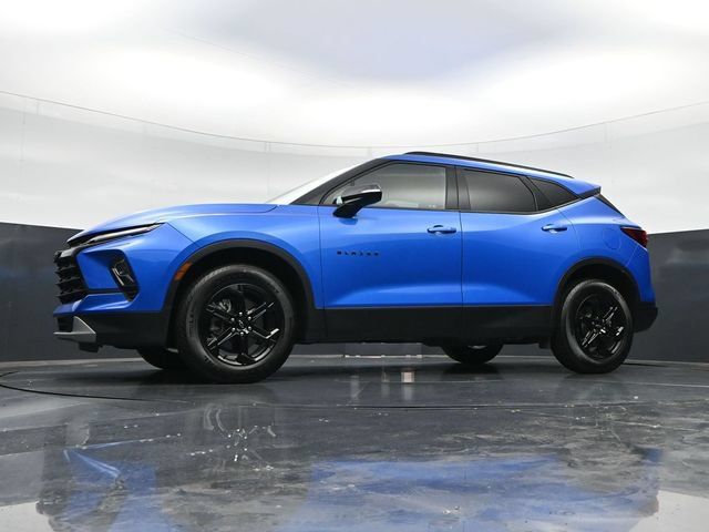 Used 2024 Chevrolet Blazer LT w/ Sound & Technology Package FWD image 43