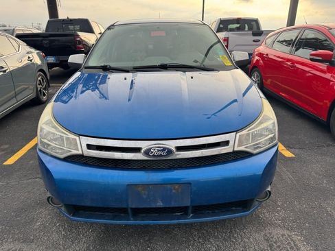 Used 2010 Ford Focus SEL image 2