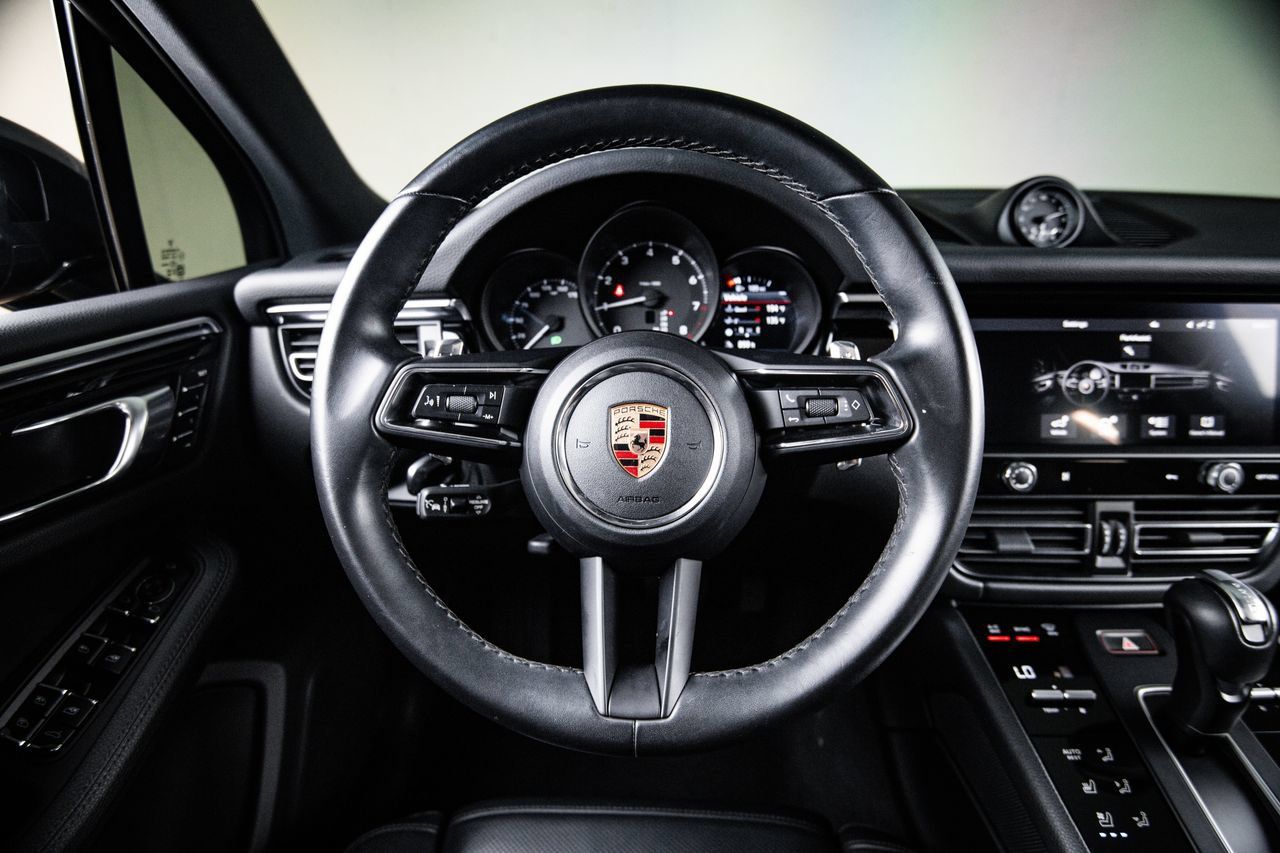 Certified 2024 Porsche Macan AWD/4WD image 26