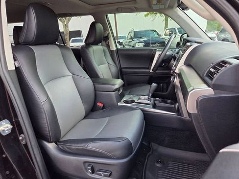 Used 2022 Toyota 4Runner SR5 Premium w/ Moonroof Package RWD image 23