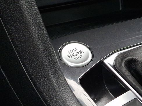 Used 2022 Volkswagen Tiguan SE R-Line image 26