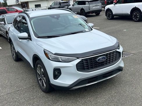 Used 2025 Ford Escape Platinum image 7