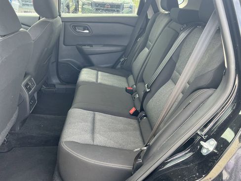 Used 2025 Nissan Rogue SV FWD image 9