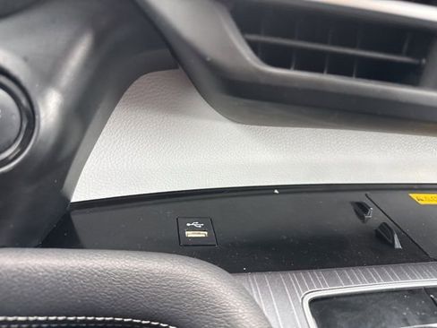 Used 2025 Toyota Sienna LE image 17