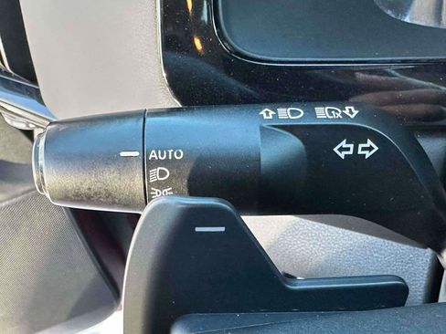 Used 2023 Nissan Pathfinder SV image 21