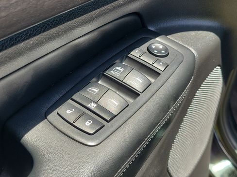 Used 2018 Jeep Grand Cherokee Laredo AWD/4WD image 17