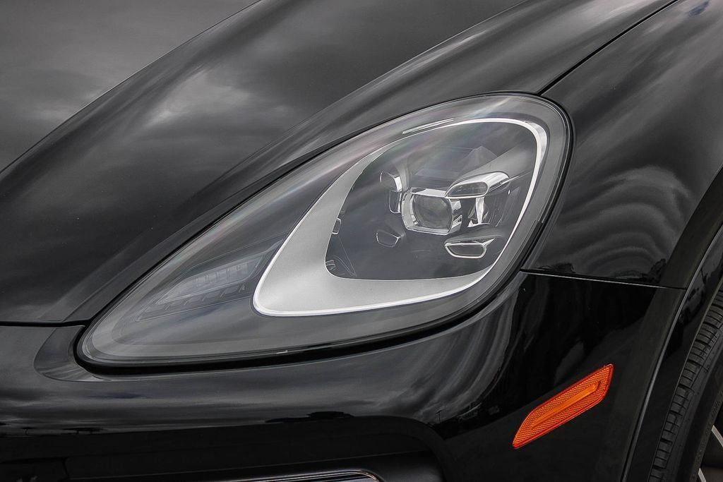 Used 2022 Porsche Cayenne Platinum Edition AWD/4WD image 5