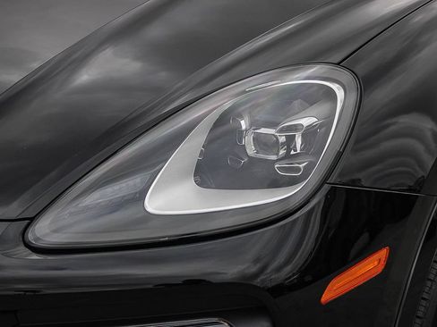 Used 2022 Porsche Cayenne Platinum Edition AWD/4WD image 5