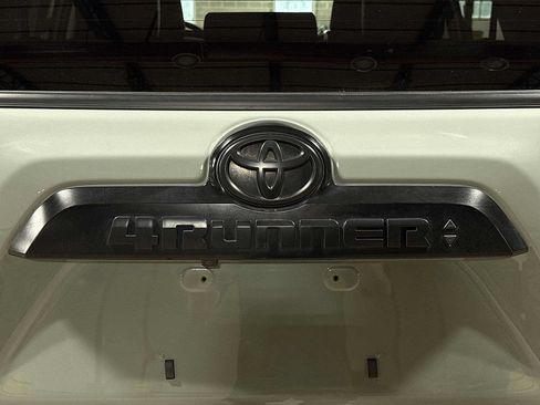 Used 2023 Toyota 4Runner TRD Off-Road Premium w/ Moonroof Package AWD/4WD image 25