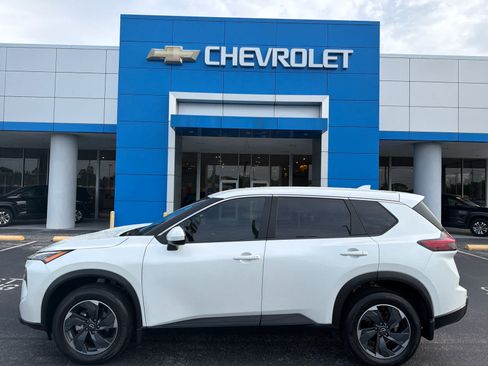Used 2025 Nissan Rogue SV FWD image 2