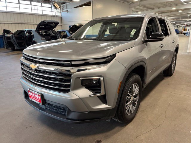 Used 2025 Chevrolet Traverse LT FWD image 7