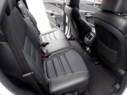 Used 2019 Kia Sorento EX w/ EX Touring Package image 13