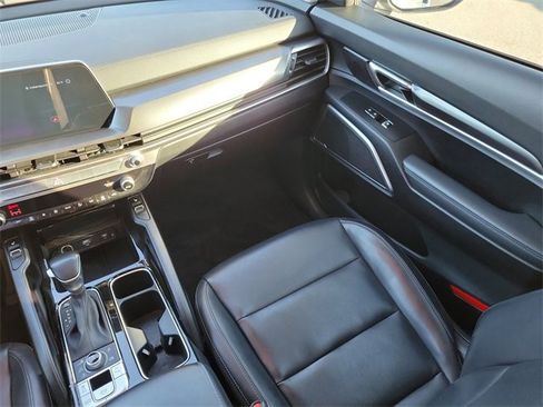 Used 2024 Kia Telluride S image 18