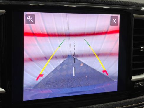Used 2021 Chrysler Pacifica Touring-L FWD image 53