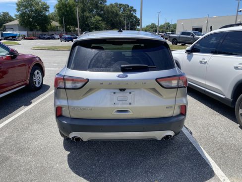 Used 2021 Ford Escape Titanium FWD image 9