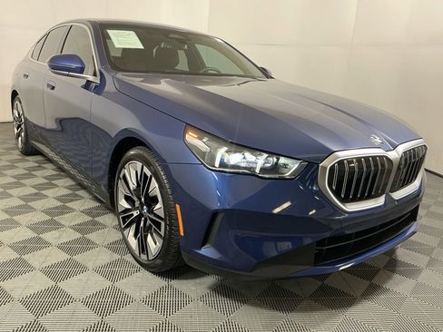 Certified 2025 BMW 530i w/ Premium Package RWD image 4
