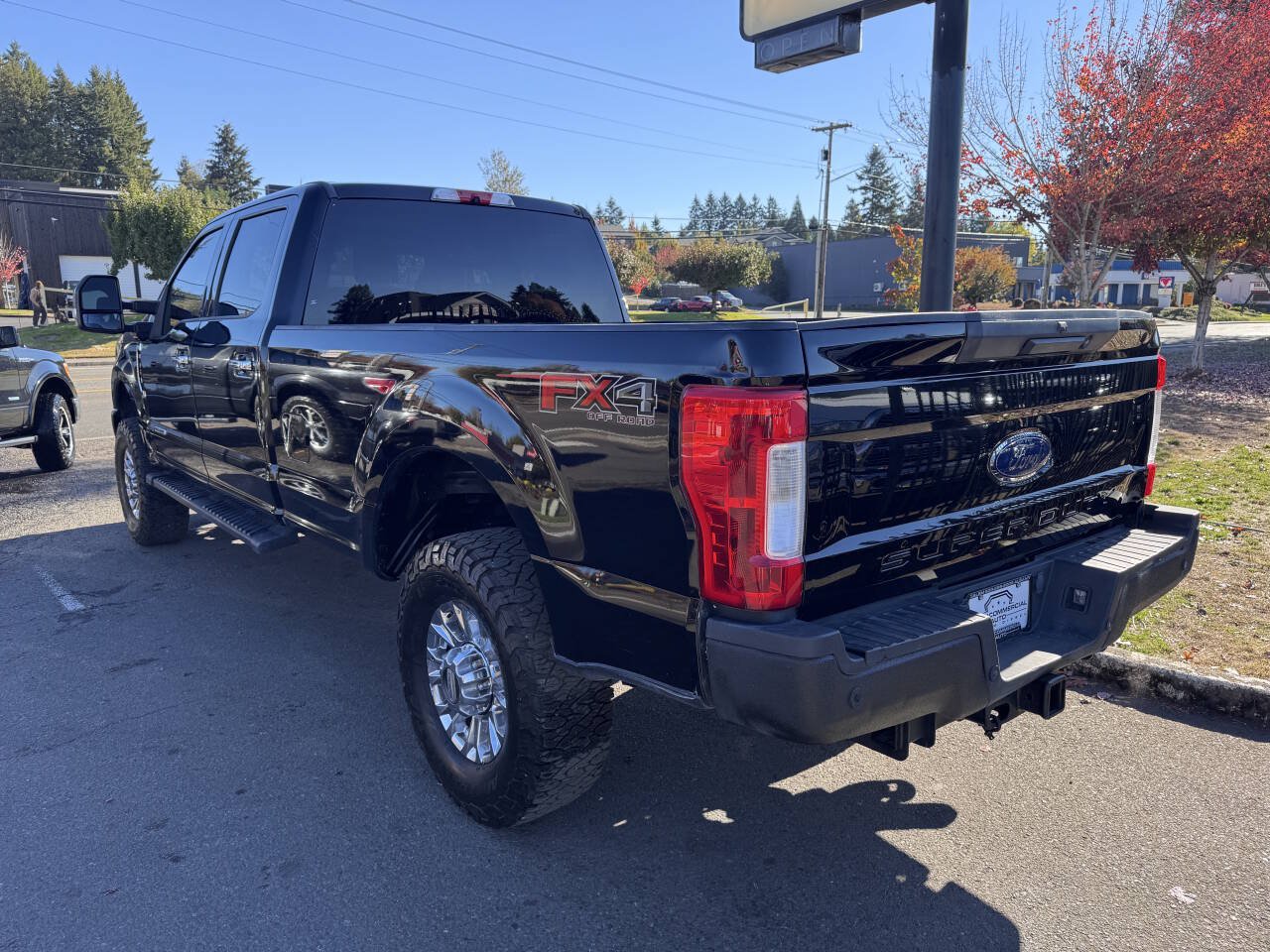 Used 2019 Ford F350 XLT w/ XLT Premium Package AWD/4WD image 2