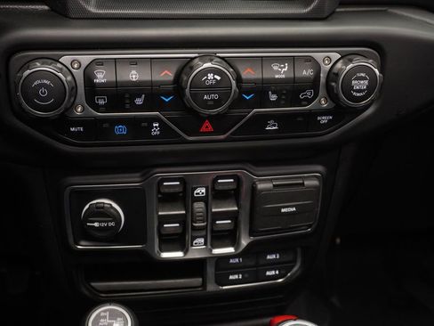 Used 2023 Jeep Wrangler Unlimited Sahara w/ Cold Weather Group image 38