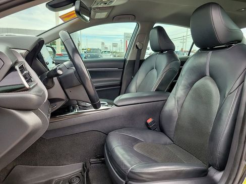 Used 2021 Toyota Camry XLE FWD image 19