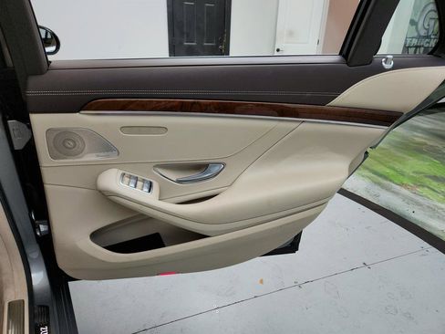 Used 2014 Mercedes-Benz S 550 Sedan image 31