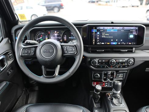 Used 2024 Jeep Wrangler Unlimited Rubicon 4xe AWD/4WD image 17