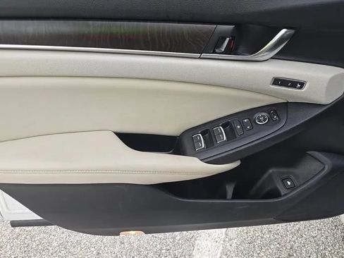 Used 2019 Honda Accord Touring image 9