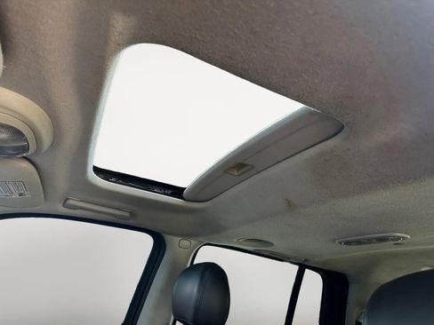 Used 2005 GMC Envoy XL SLE image 13