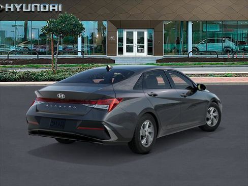 New 2026 Hyundai Elantra SE image 4