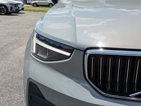 Certified 2025 Volvo XC40 B5 Core AWD/4WD image 13