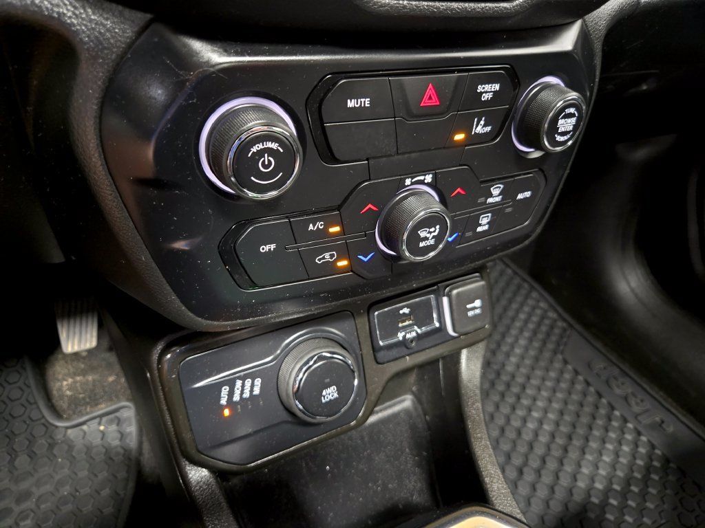 Used 2023 Jeep Renegade Limited w/ Sun/Sound Group AWD/4WD image 28