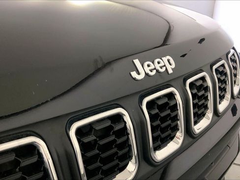 Used 2025 Jeep Compass Latitude AWD/4WD image 28