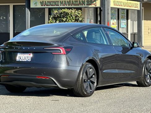 Used 2025 Tesla Model 3 image 3