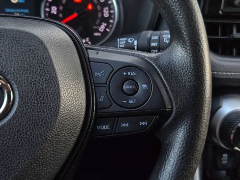 Used 2021 Toyota RAV4 XLE image 19