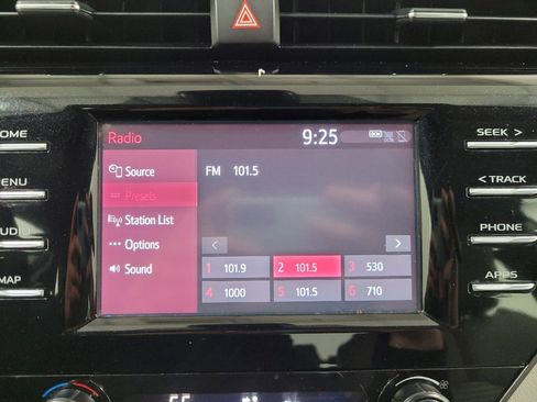 Used 2019 Toyota Camry SE image 25