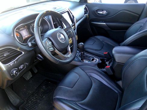 Used 2019 Jeep Cherokee Overland w/ Trailer Tow Group image 38