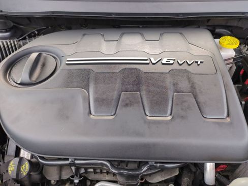 Used 2020 Jeep Cherokee Trailhawk w/ Cold Weather Group image 18