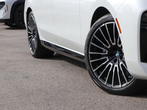 Certified 2025 BMW 740i xDrive AWD/4WD image 3